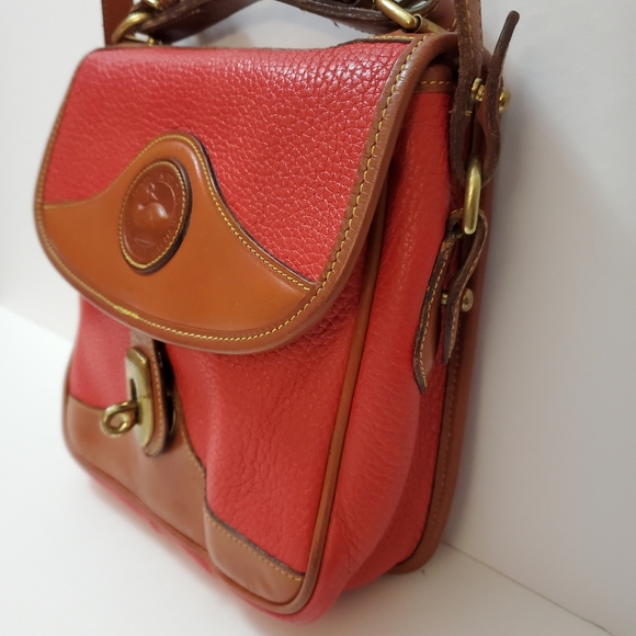 Dooney & Bourke - Vintage square carrier top handle crossbody purse in Rare red - Picture 4 of 11